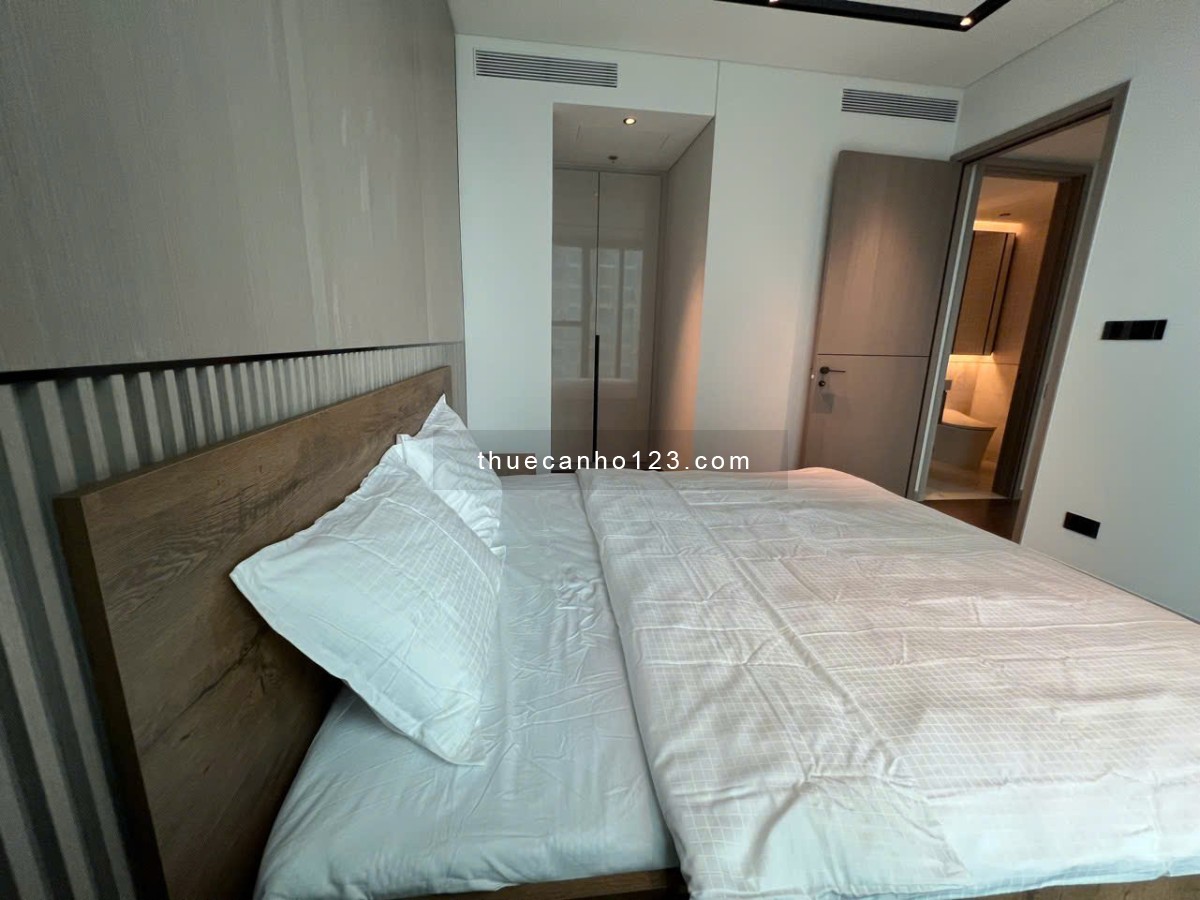 Cho thuê gấp CHCC Grand Marina Q1, 2PN, 1WC, Full NT, layout hiếm, view siêu đẹp, hàng hot, uy tín !