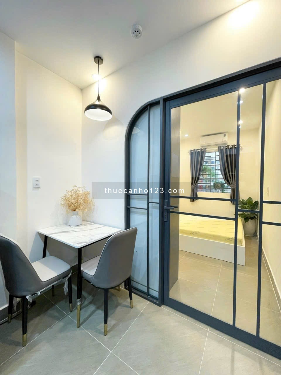 Cho thuê căn hộ 1pn full nội thất tách bếp gần Ngã Tư Hàng Xanh