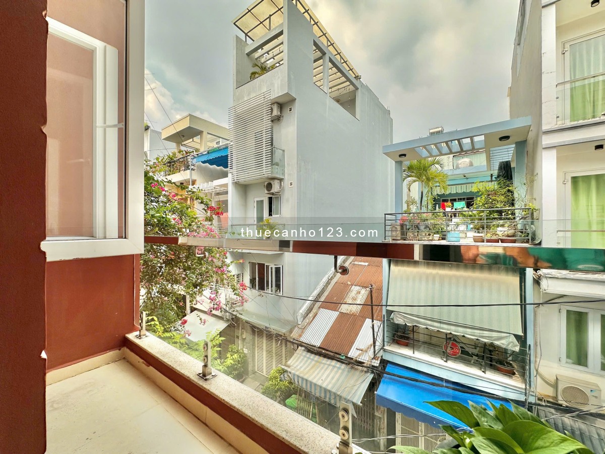 CHDV ban công 1 phòng ngủ full nội thất, giáp ngay Cầu Kiệu, giáp Quận 1