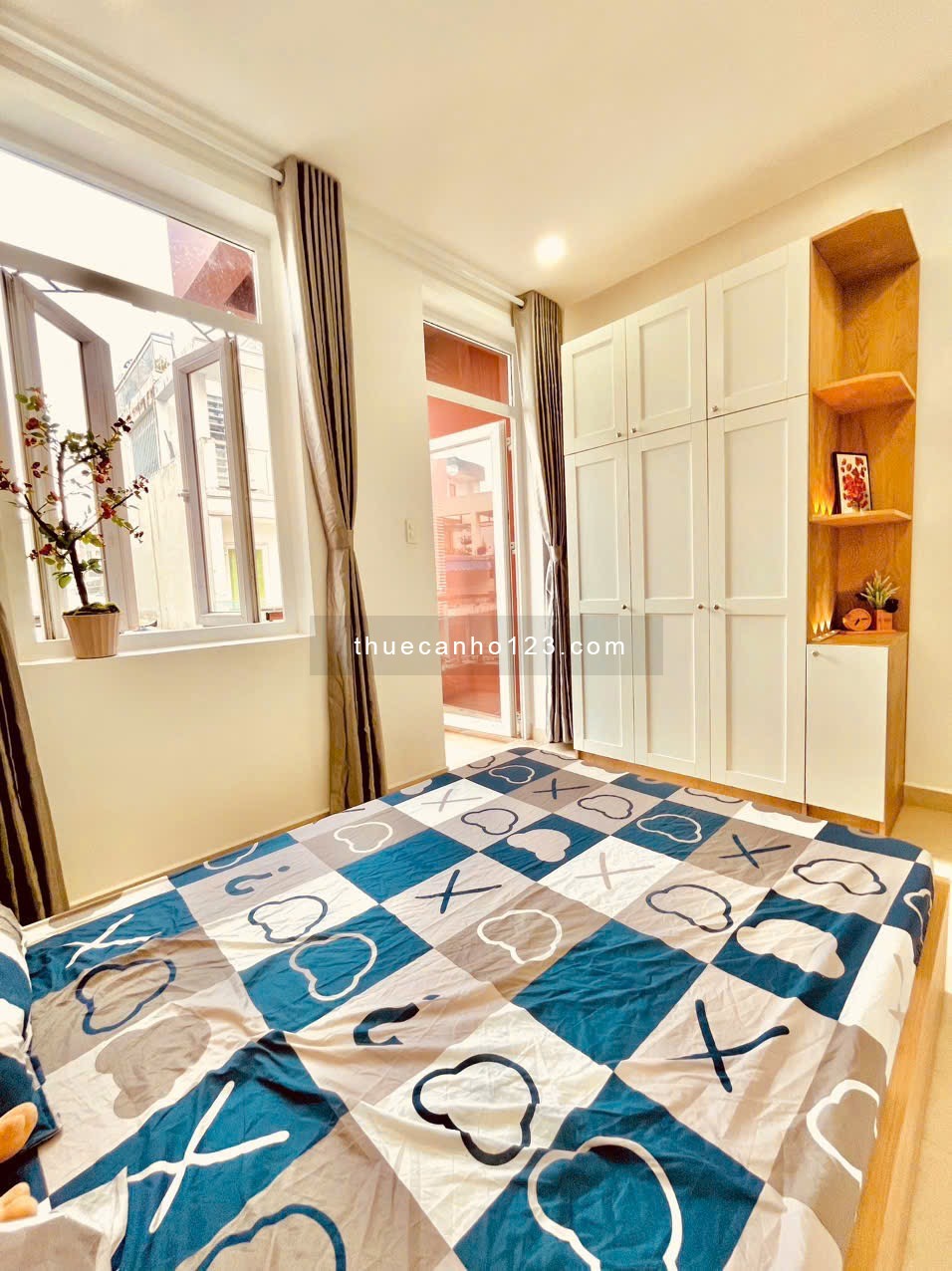 CHDV ban công 1 phòng ngủ full nội thất, giáp ngay Cầu Kiệu, giáp Quận 1