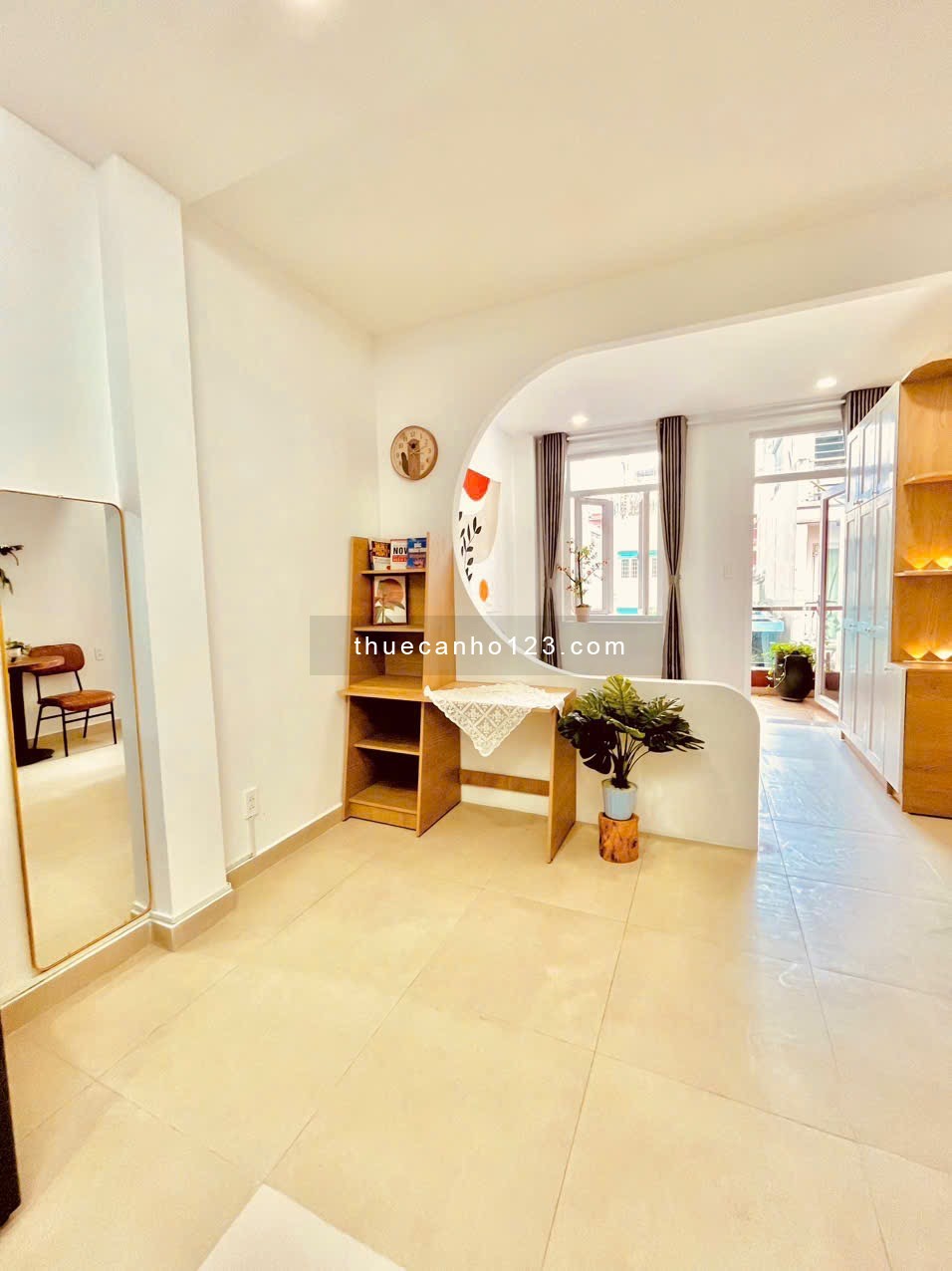 CHDV ban công 1 phòng ngủ full nội thất, giáp ngay Cầu Kiệu, giáp Quận 1