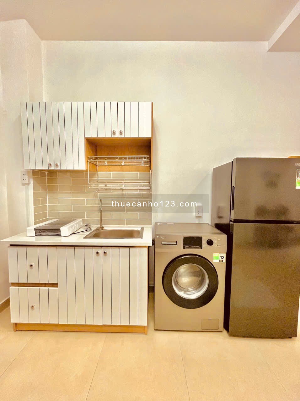 CHDV ban công 1 phòng ngủ full nội thất, giáp ngay Cầu Kiệu, giáp Quận 1