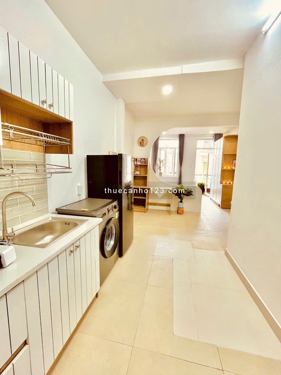 CHDV ban công 1 phòng ngủ full nội thất, giáp ngay Cầu Kiệu, giáp Quận 1