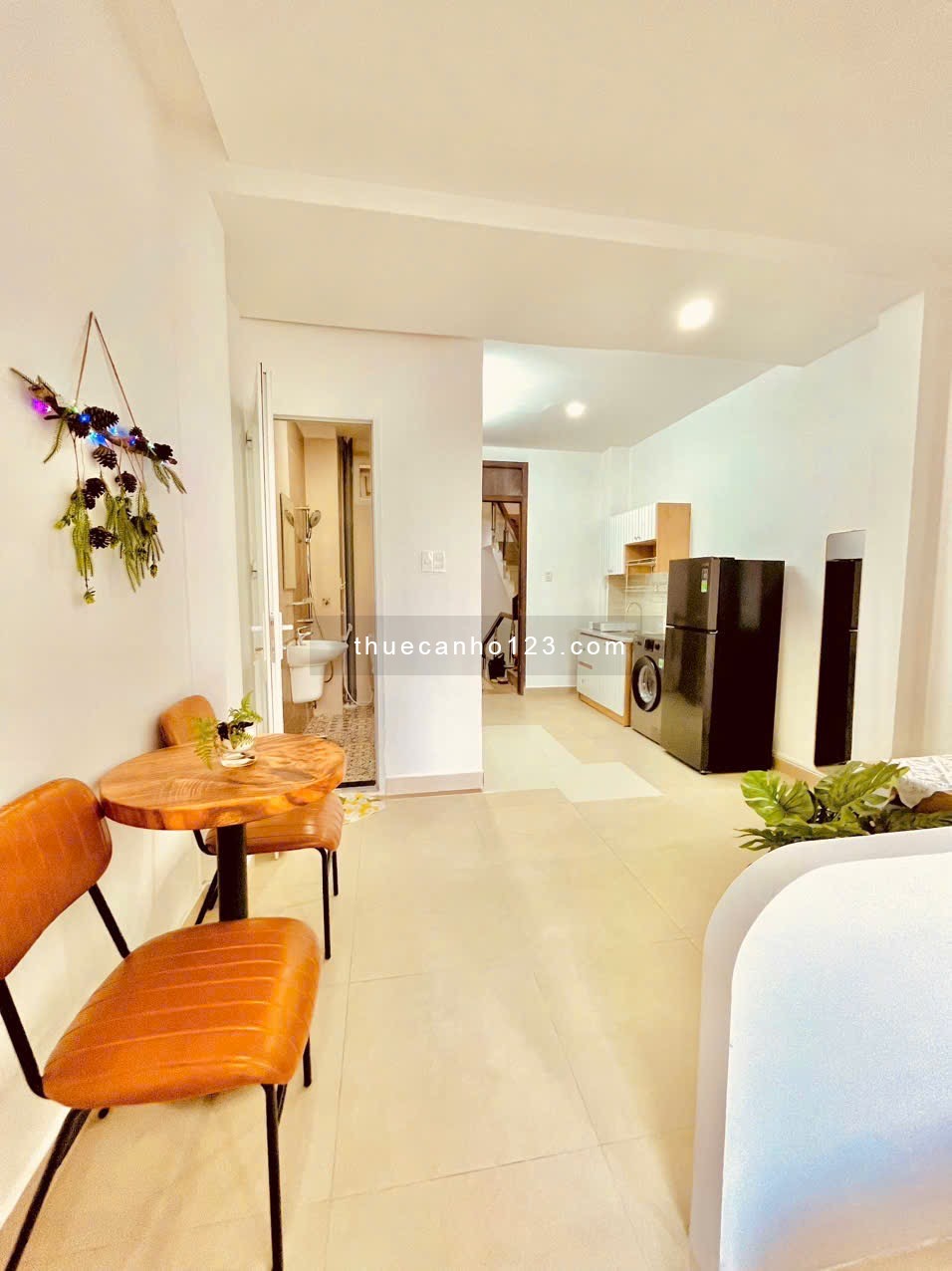 CHDV ban công 1 phòng ngủ full nội thất, giáp ngay Cầu Kiệu, giáp Quận 1