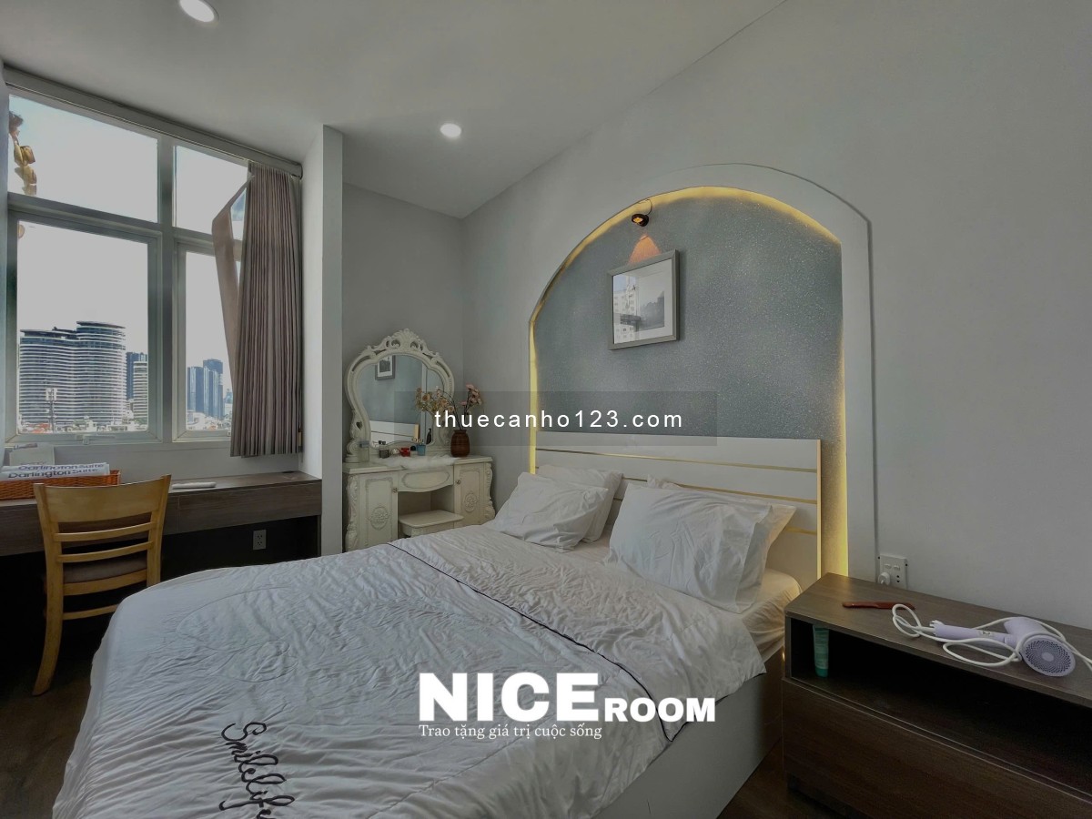 Cho thuê căn hộ Bình Thạnh cao cấp, penthouse sân vườn 60m², thang máy, có giặt riêng, ngay cầu Thị