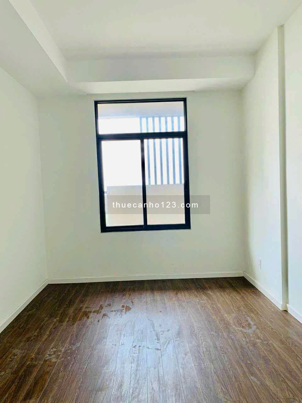 Cho thuê căn hộ 2 phòng ngủ, nhà trống sẵn ở ngay -giá 9.5 triệu / tháng