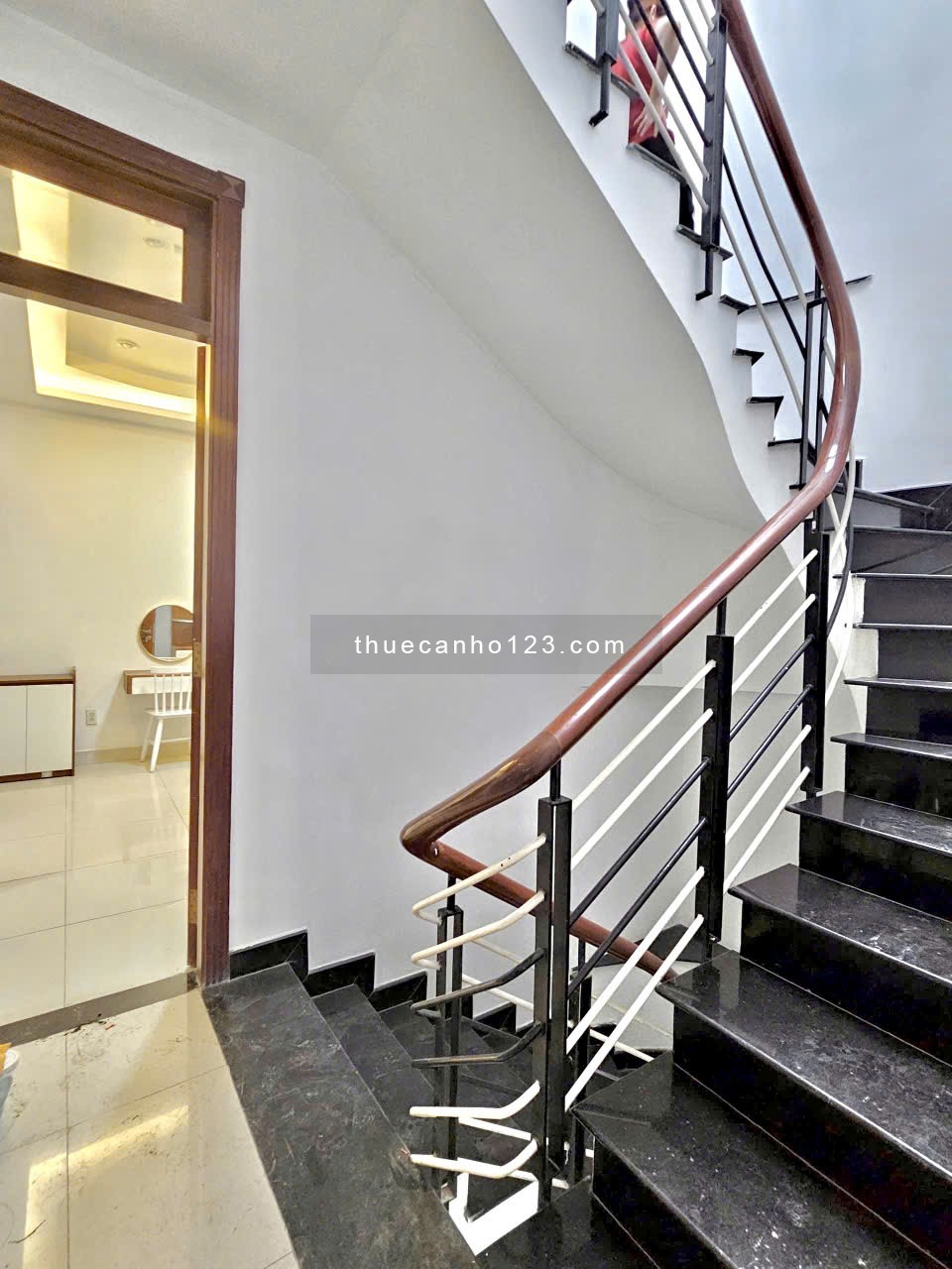 Cho thuê căn hộ Studio tách bếp gần đường 3/2, hẻm xe hơi - full nội thất mới 100% - Quận 10