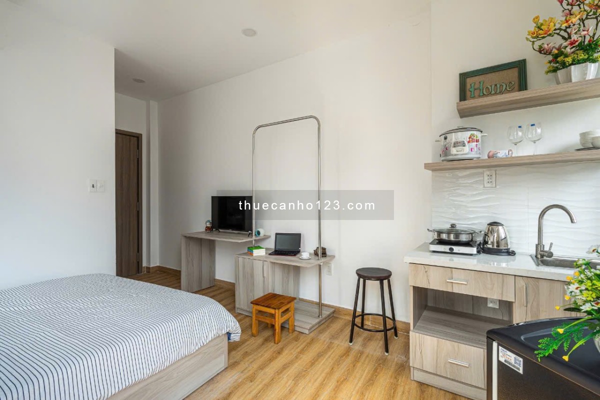 Cho Thuê Căn Hộ Ban Công Sát Đại Học Luật Và Đại Học Nguyễn Tất Thành Full Nội Thất Mới