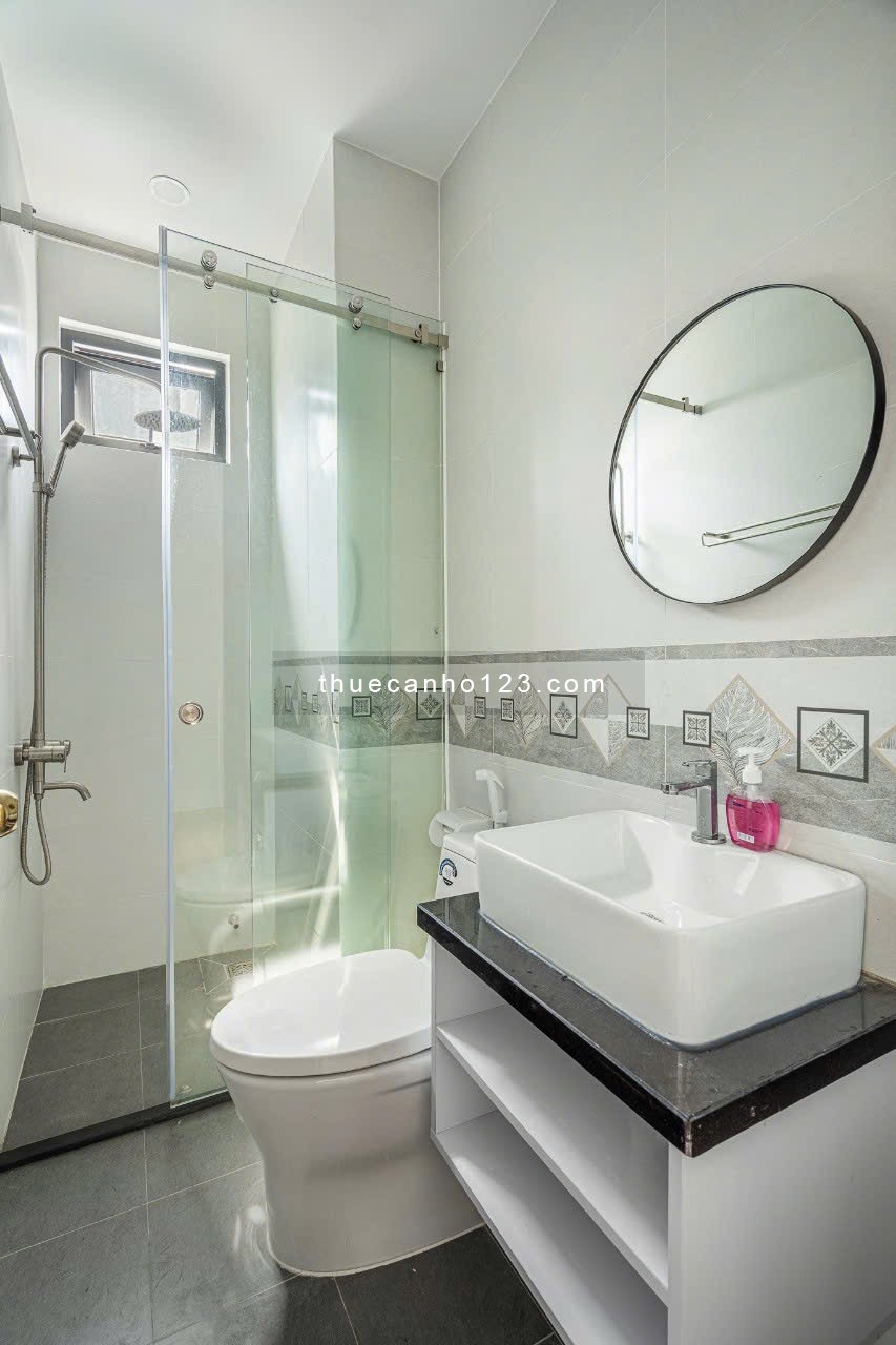 Cho Thuê Căn Hộ Ban Công Sát Đại Học Luật Và Đại Học Nguyễn Tất Thành Full Nội Thất Mới