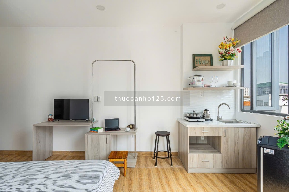 Cho Thuê Căn Hộ Ban Công Sát Đại Học Luật Và Đại Học Nguyễn Tất Thành Full Nội Thất Mới