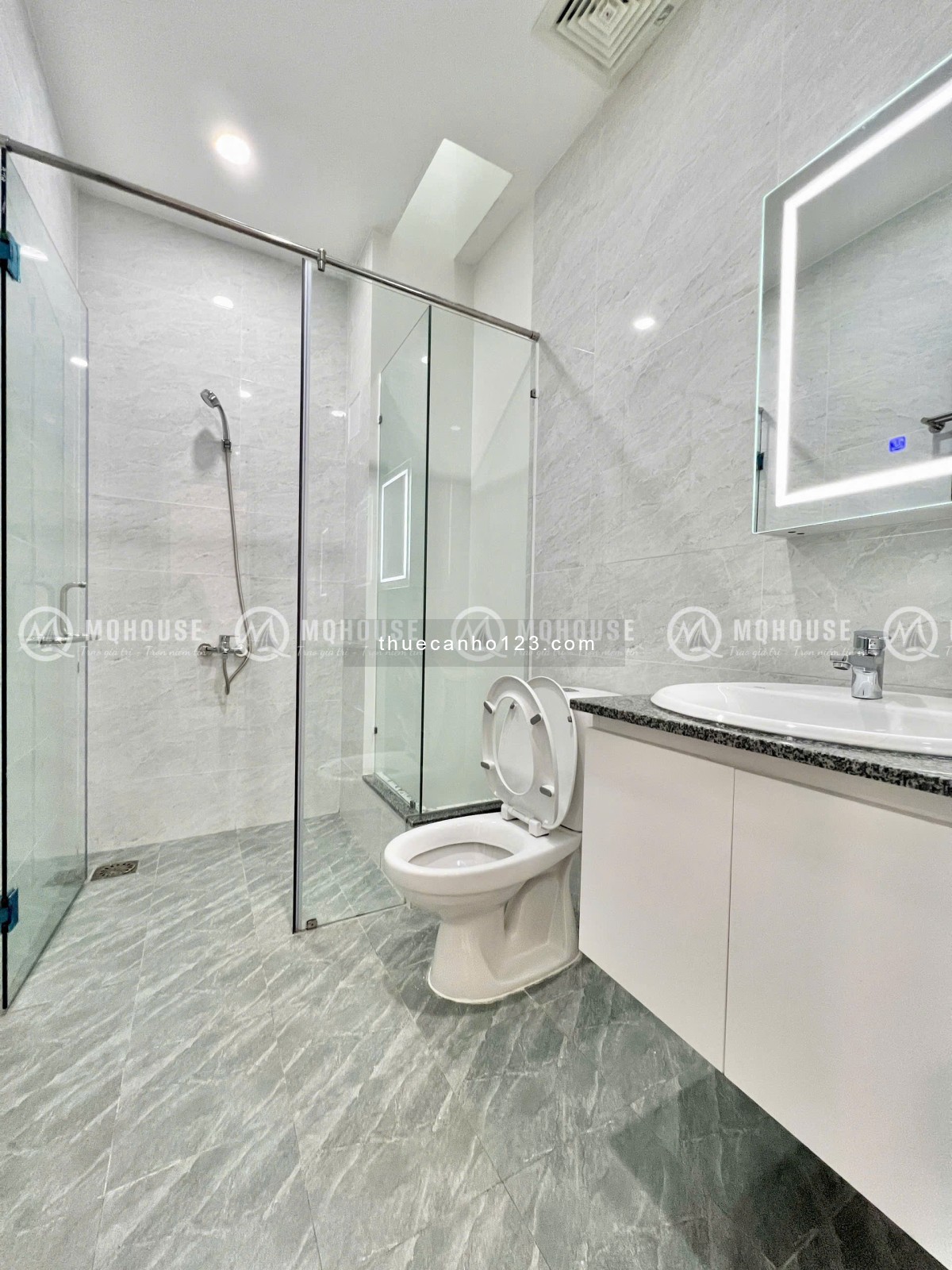 CHO THUÊ CĂN HỘ 1PN 1PK BAN CÔNG GẦN TÒA NHÀ SKY CENTER GIÁP PHÚ NHUẬN