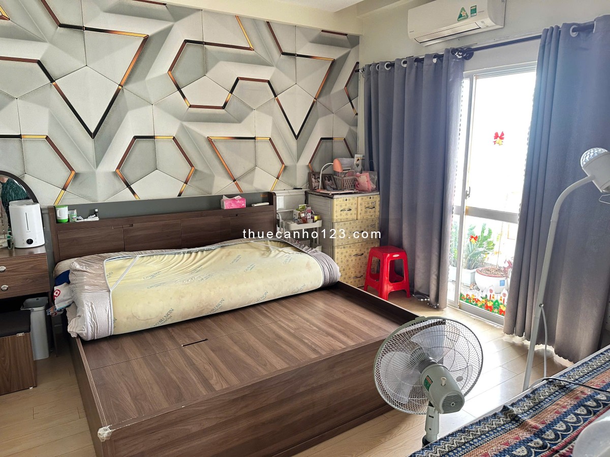 Cho thuê căn góc 3PN, view Quận 1, full nội thất