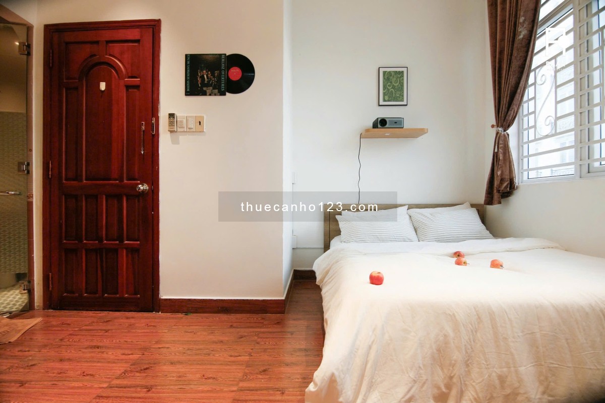 Căn hộ full nội thất, có cửa sổ lớn thoáng mát, ngay khu K300 Etown