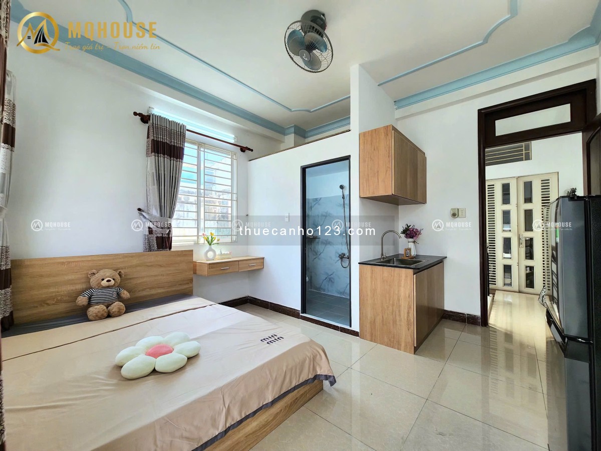 Căn hộ ban công lớn, máy giặt riêng, có cửa sổ thoáng mát, ngay K300 Cộng Hòa