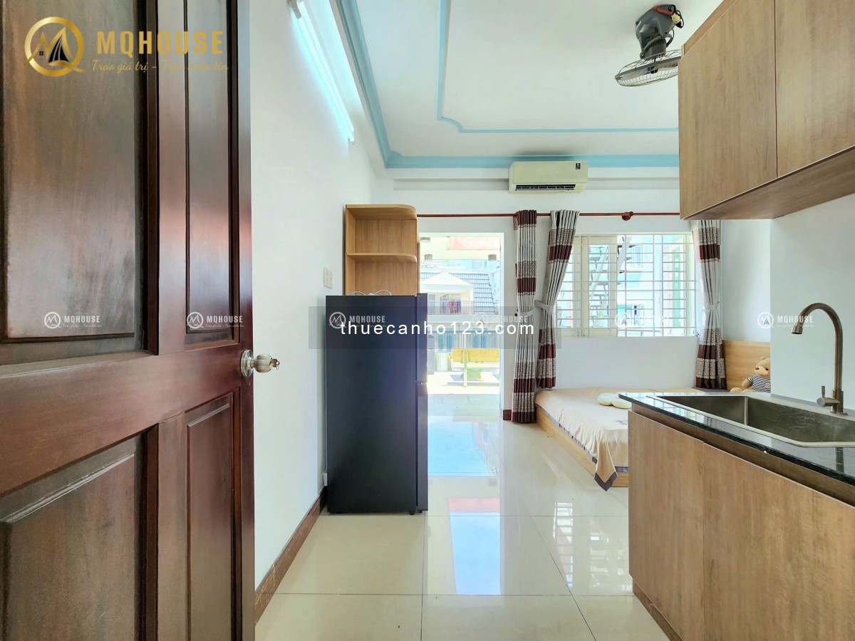 Căn hộ ban công lớn, máy giặt riêng, có cửa sổ thoáng mát, ngay K300 Cộng Hòa