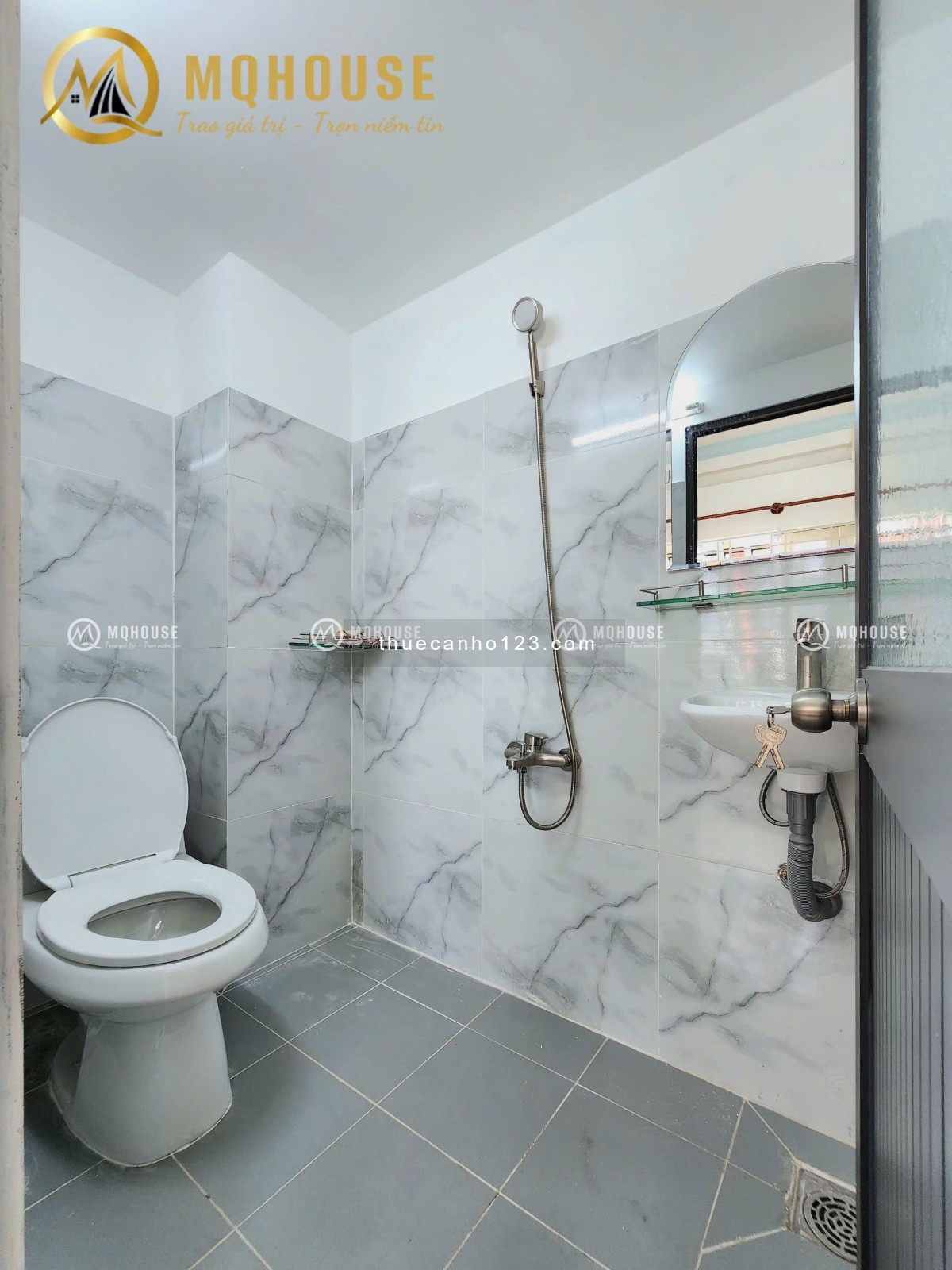 Căn hộ ban công lớn, máy giặt riêng, có cửa sổ thoáng mát, ngay K300 Cộng Hòa