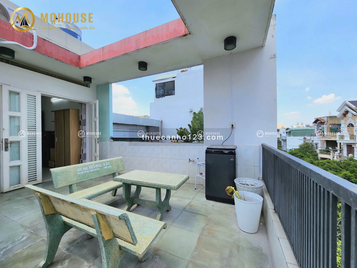 Căn hộ ban công lớn, máy giặt riêng, có cửa sổ thoáng mát, ngay K300 Cộng Hòa