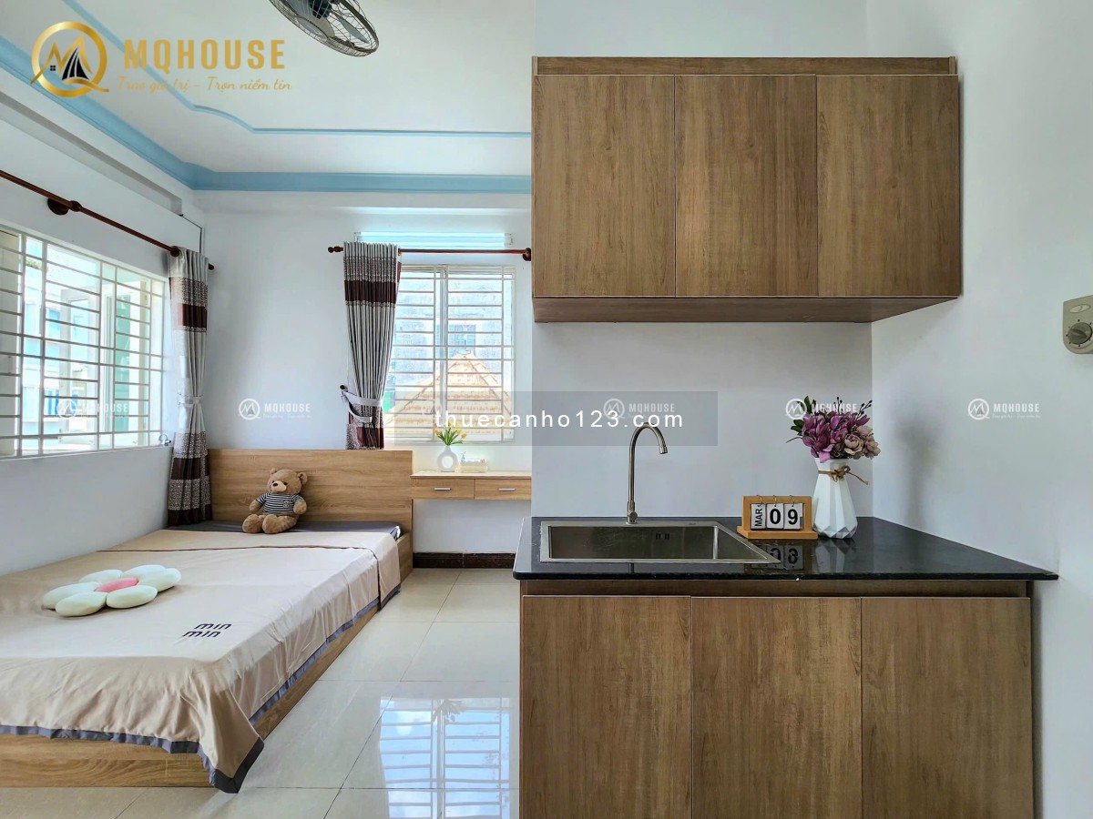 Căn hộ ban công lớn, máy giặt riêng, có cửa sổ thoáng mát, ngay K300 Cộng Hòa