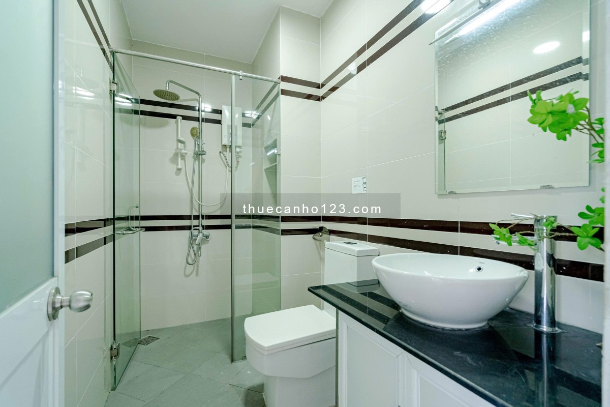 Cho thuê căn hộ ban công rộng – Full nội thất – Quận 1, ngay cầu Nguyễn Văn Cừ