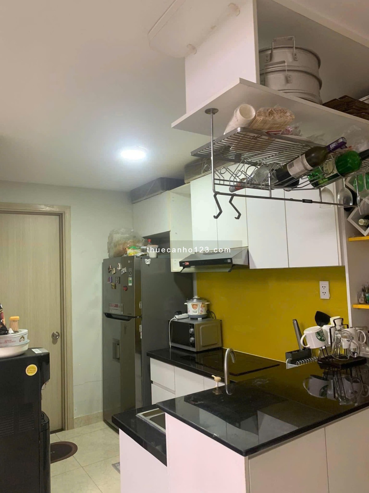 Chung cư Đặng Văn Ngữ, P13, PN: Căn góc 2p ngủ, Nhà sạch, 12tr5/th.