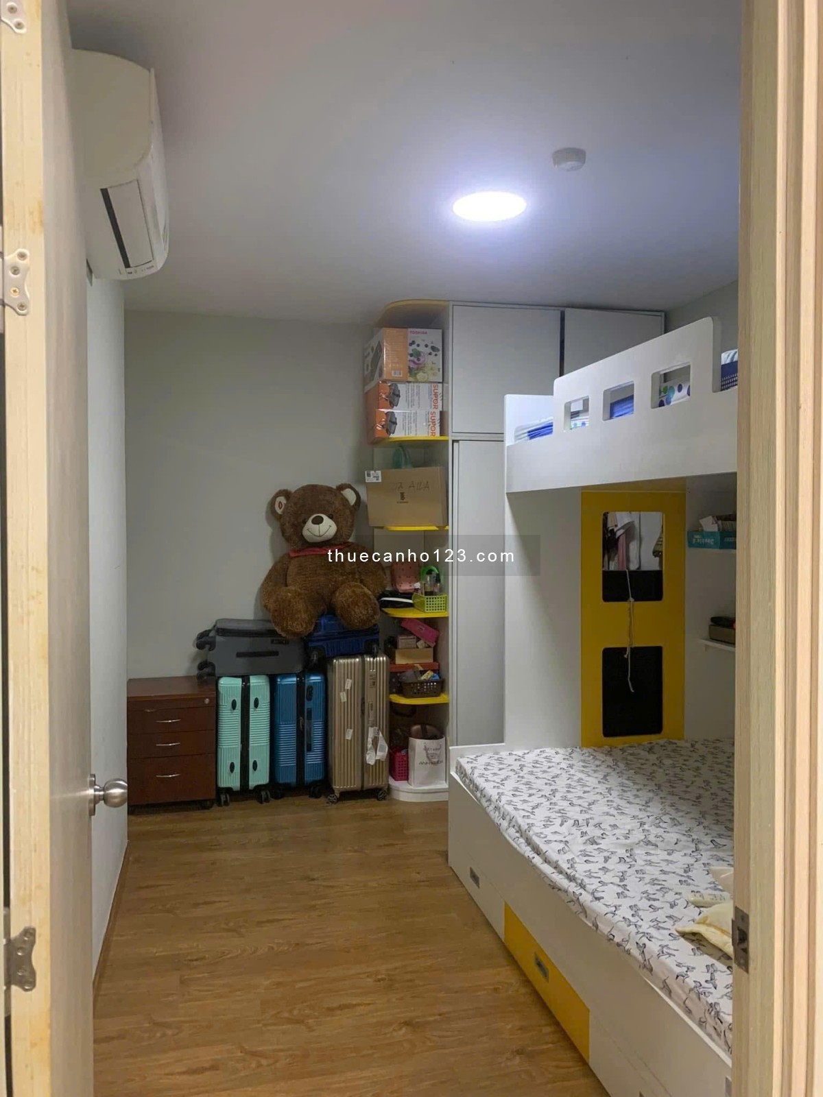 Chung cư Đặng Văn Ngữ, P13, PN: Căn góc 2p ngủ, Nhà sạch, 12tr5/th.