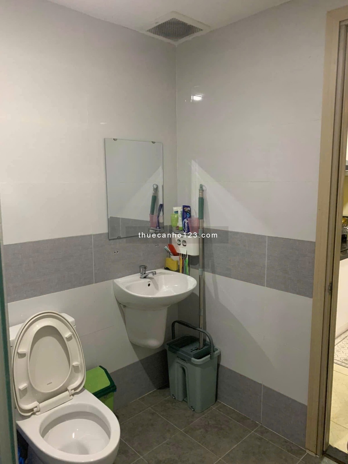 Chung cư Đặng Văn Ngữ, P13, PN: Căn góc 2p ngủ, Nhà sạch, 12tr5/th.