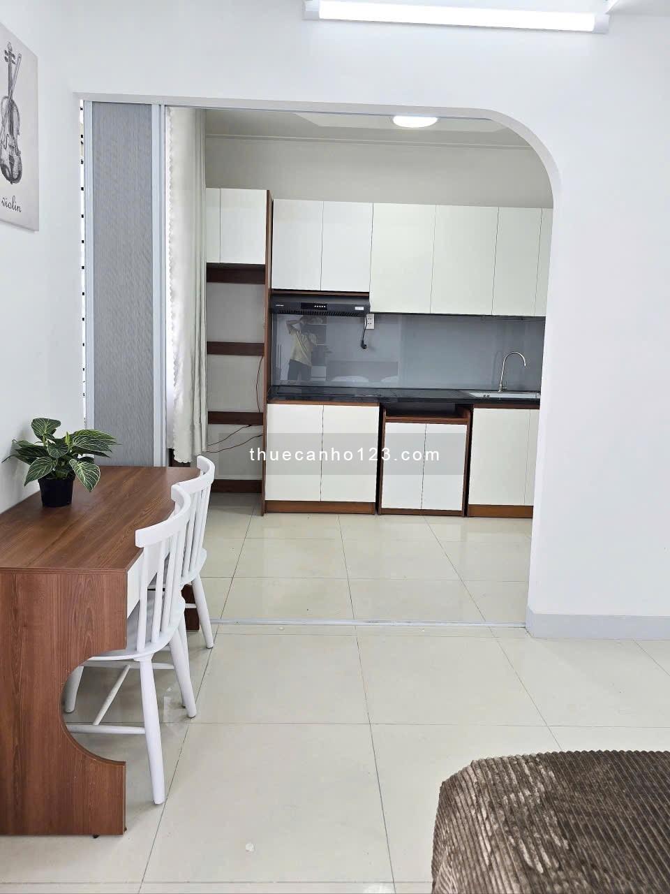 Cho thuê căn hộ 1PN tách bếp – ban công lớn – tại Quận 10, gần Đại học Kinh tế UEH, cầu vượt 3/2