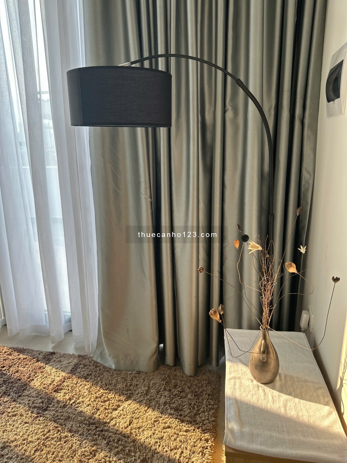 Căn hộ full nội thất xịn xò có ban công ngay giữa trung tâm Tân Bình