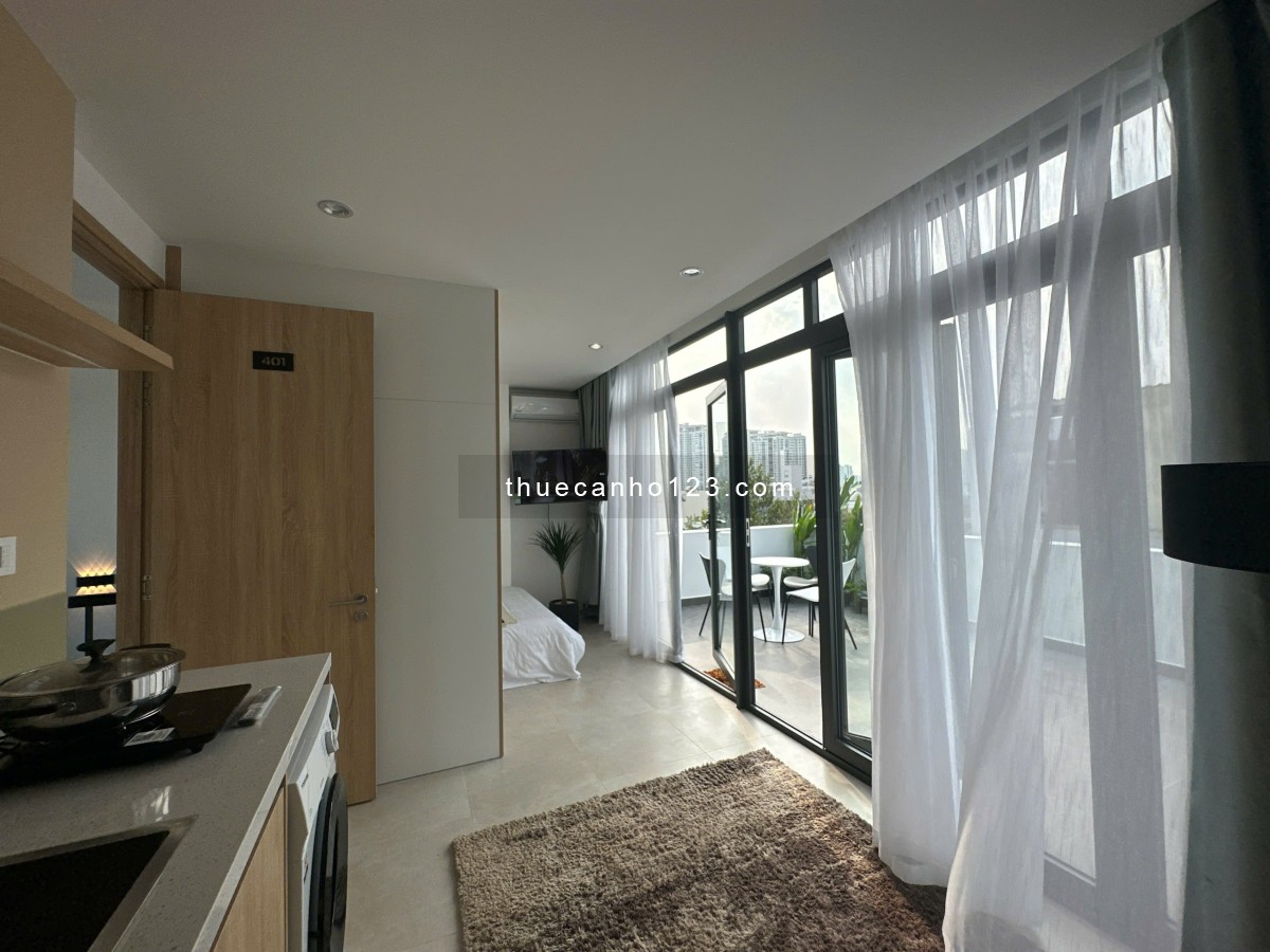 Căn hộ full nội thất xịn xò có ban công ngay giữa trung tâm Tân Bình