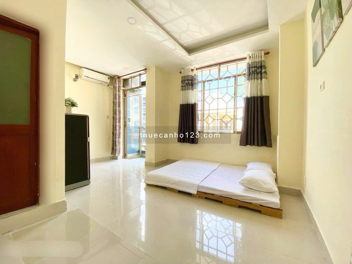 Cho thuê căn hộ Studio Ban công Q10 gần Vạn Hạnh Mall, ĐH Kinh tế UEH, ĐH Huflit, ĐH Hoa Sen