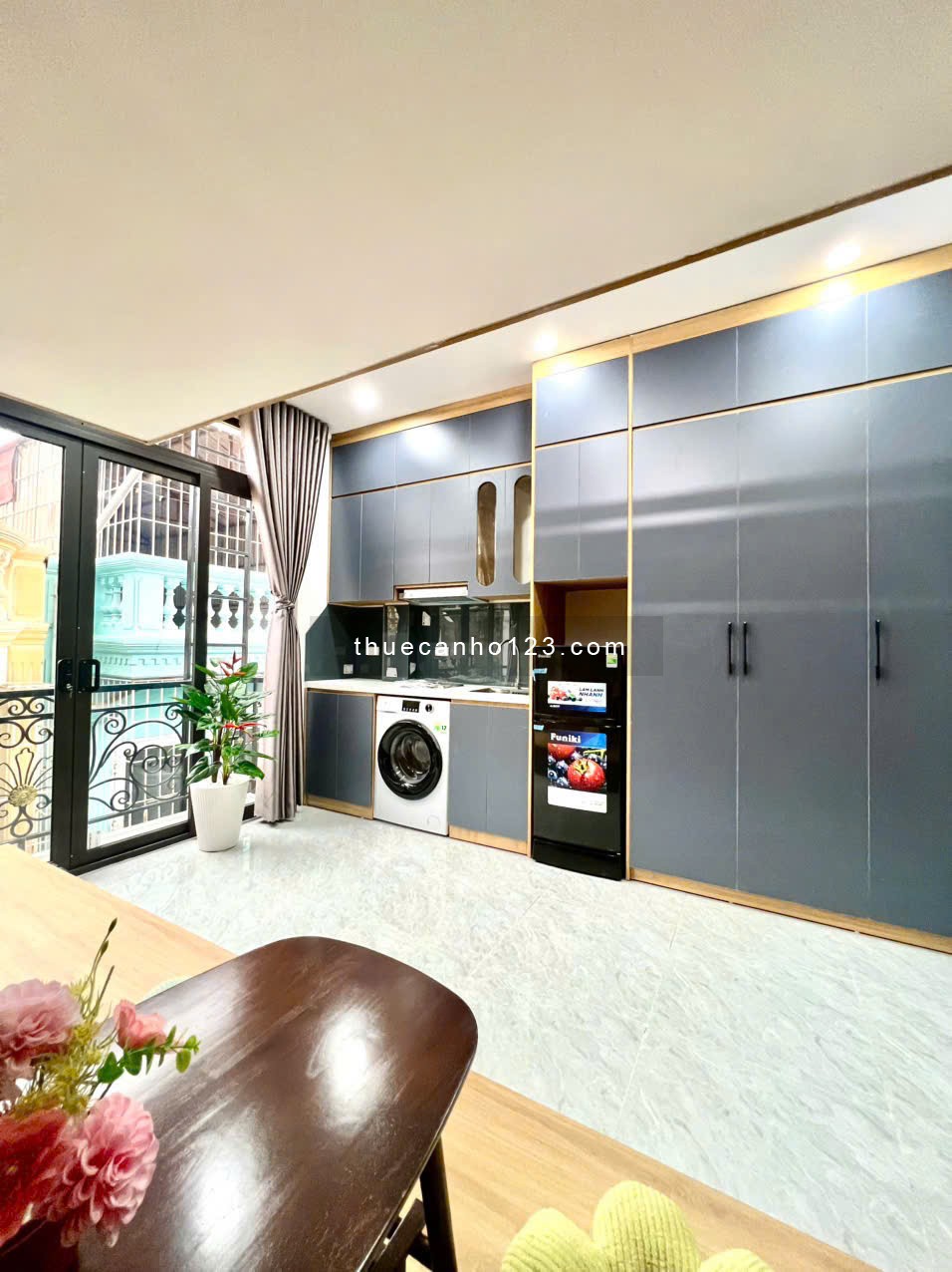 Trống gấp phòng mặt đường, ngay ngã tư Sở