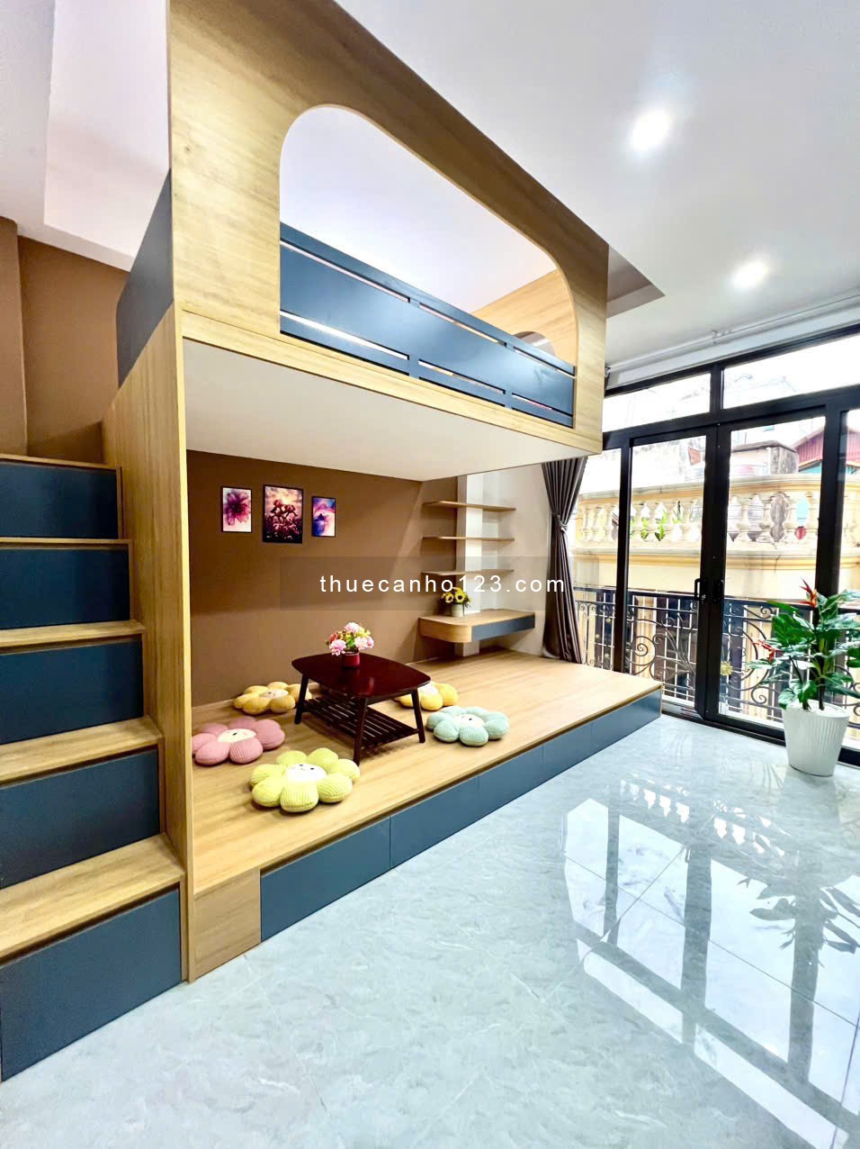 Trống gấp phòng mặt đường, ngay ngã tư Sở