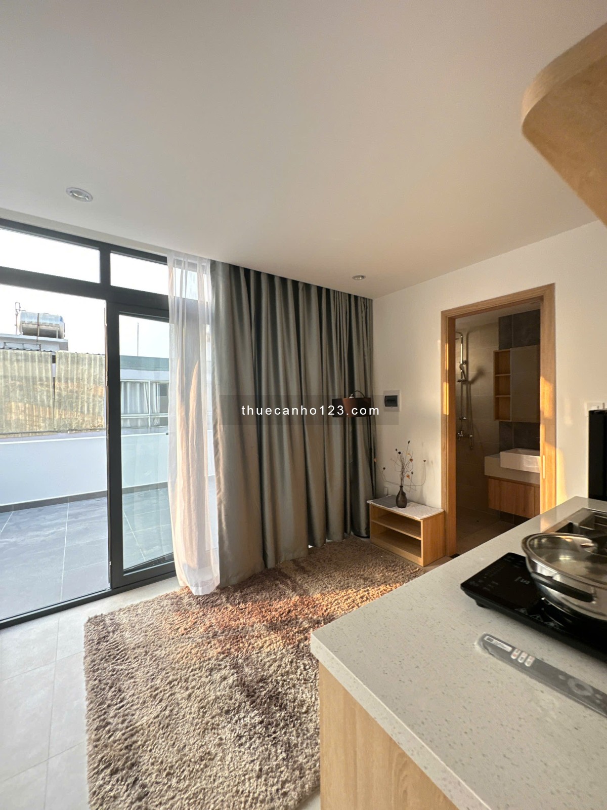 Studio sân thượng thoáng mát – gần sân bay Tân Sơn Nhất & Công viên Hoàng Văn Thụ