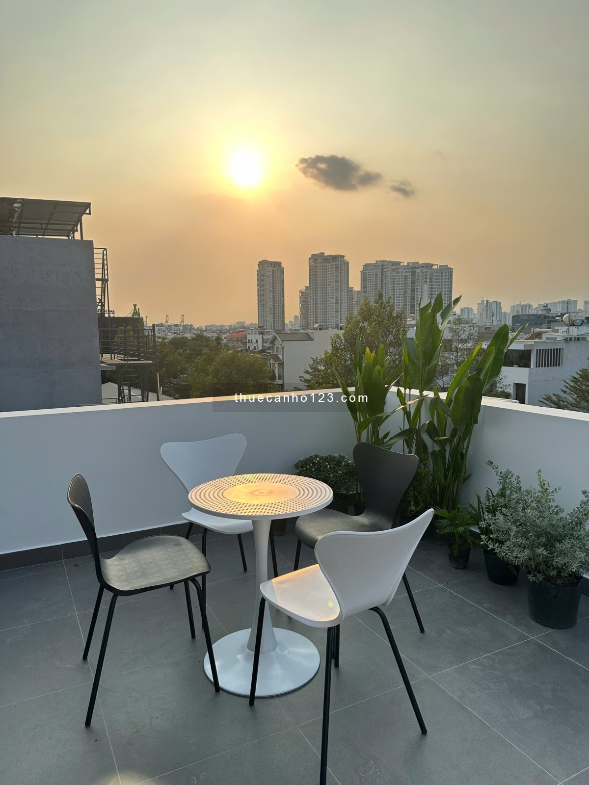 Studio sân thượng thoáng mát – gần sân bay Tân Sơn Nhất & Công viên Hoàng Văn Thụ