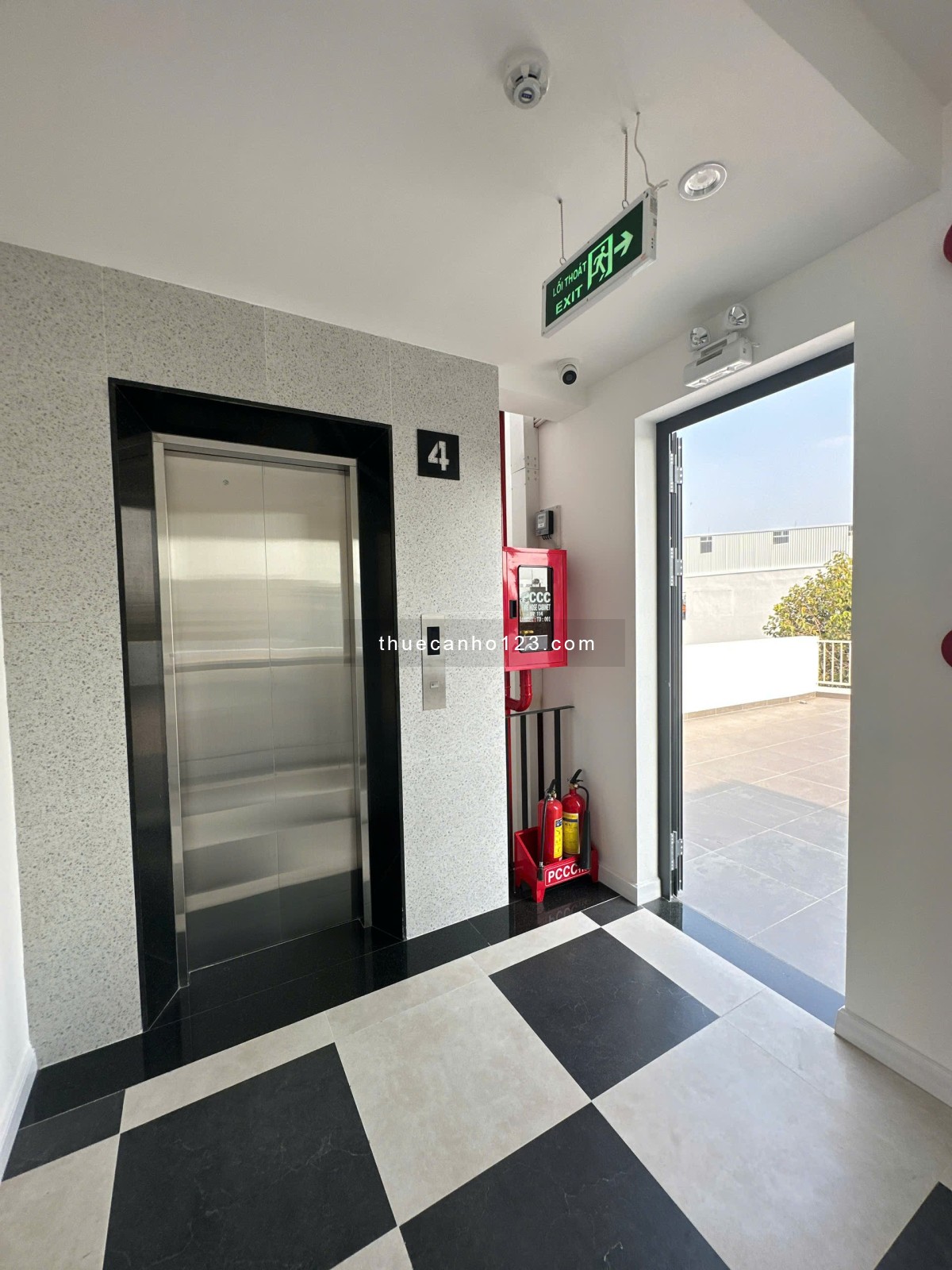 Studio sân thượng thoáng mát – gần sân bay Tân Sơn Nhất & Công viên Hoàng Văn Thụ