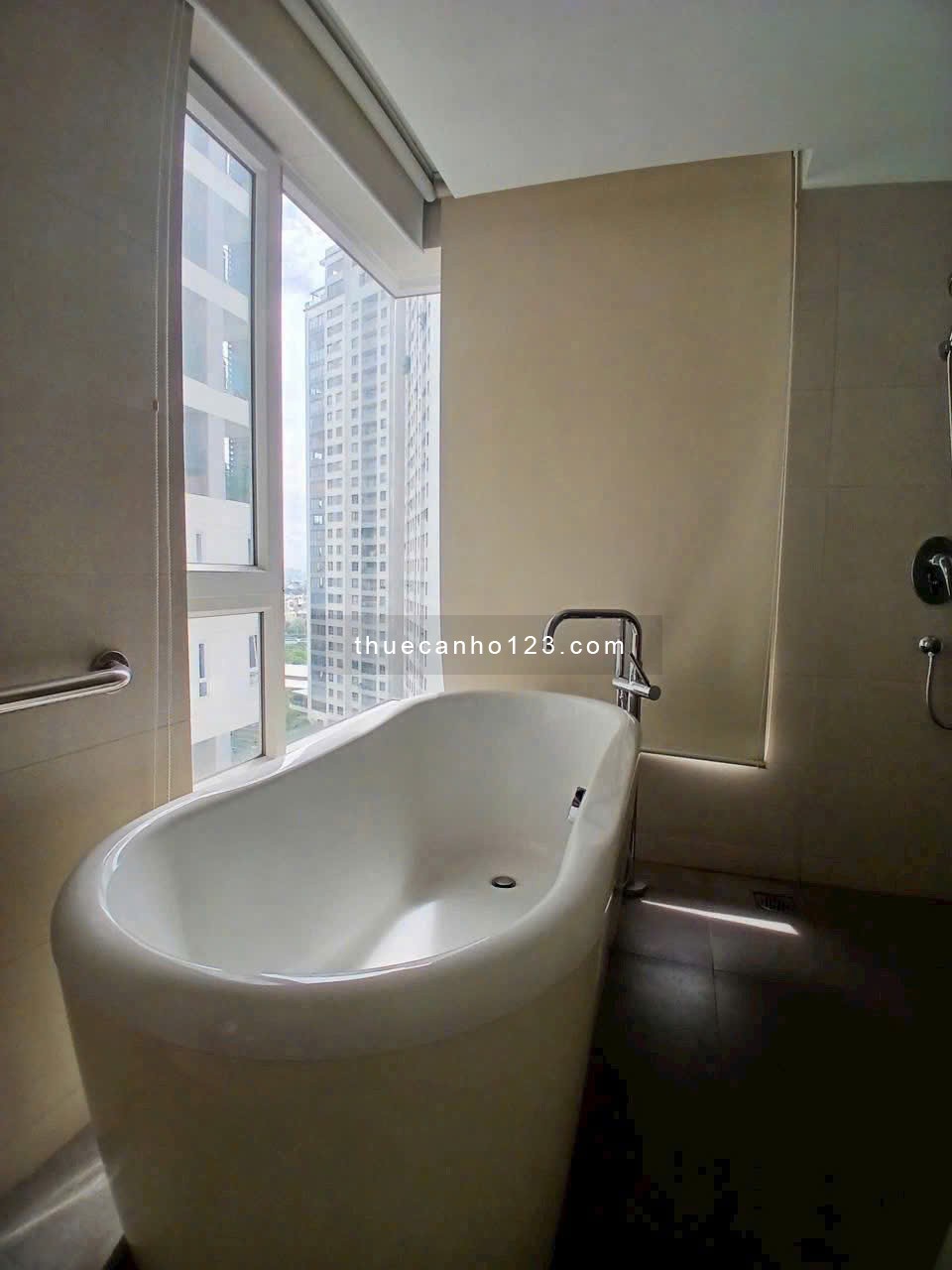 Chung cư Satra, Phan Đăng Lưu, P1, PN, 145m2, 3PN, 2WC, Nội thất, 21tr/th.