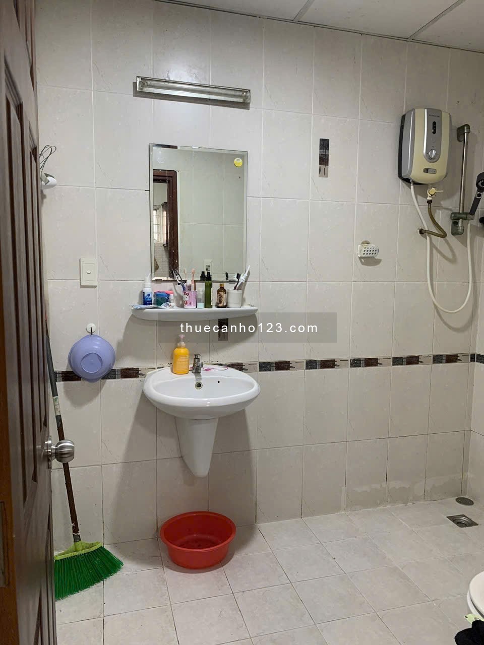 Chung cư Screc, Trường Sa, Quận 3: 2p ngủ, 2wc, nội thất mới, 12tr/th, 80m2.