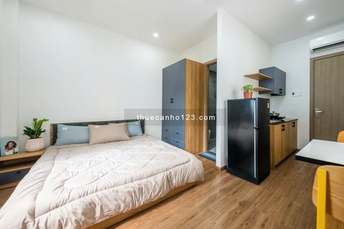 Cho thuê căn hộ cửa sổ lớn thoáng mát gần Nhà thờ Đức Bà, quận Phú Nhuận có thể ở luôn