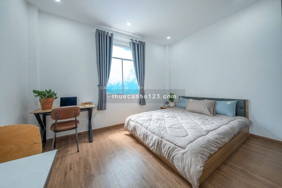 Cho thuê căn hộ cửa sổ lớn thoáng mát gần Nhà thờ Đức Bà, quận Phú Nhuận có thể ở luôn