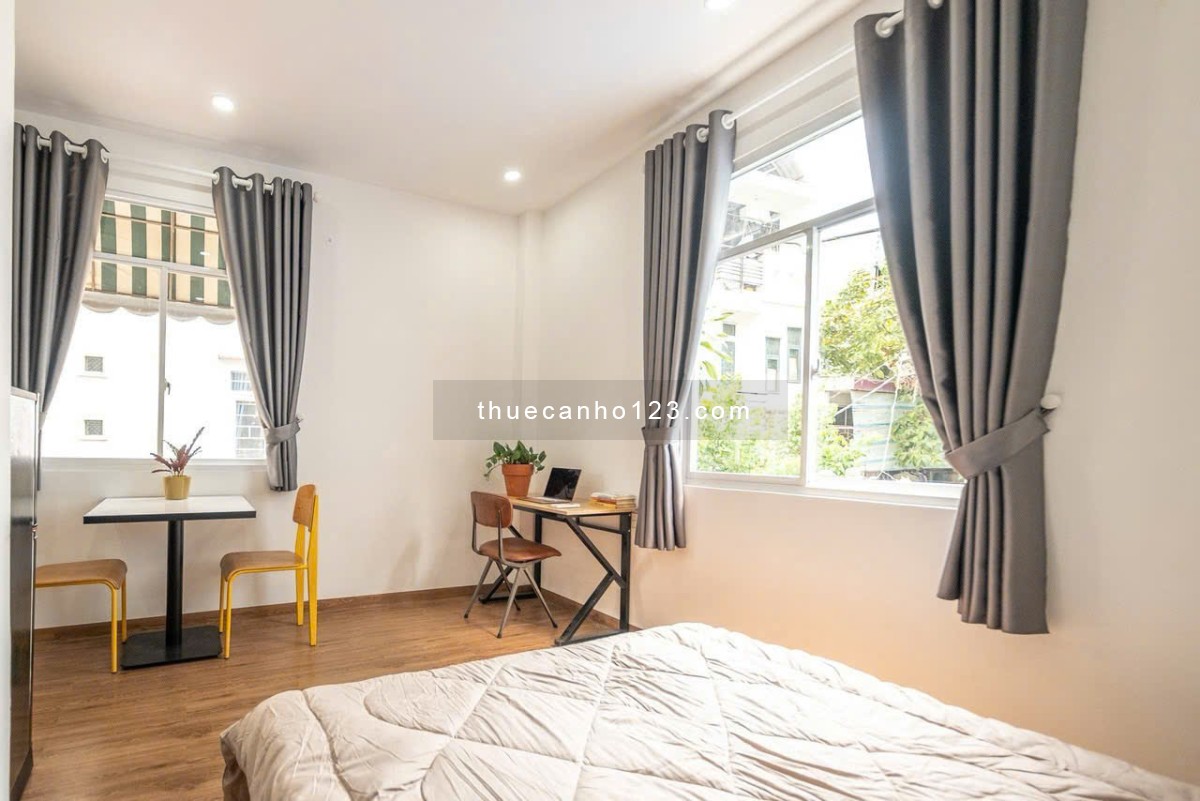 Cho thuê căn hộ cửa sổ lớn thoáng mát gần Nhà thờ Đức Bà, quận Phú Nhuận có thể ở luôn