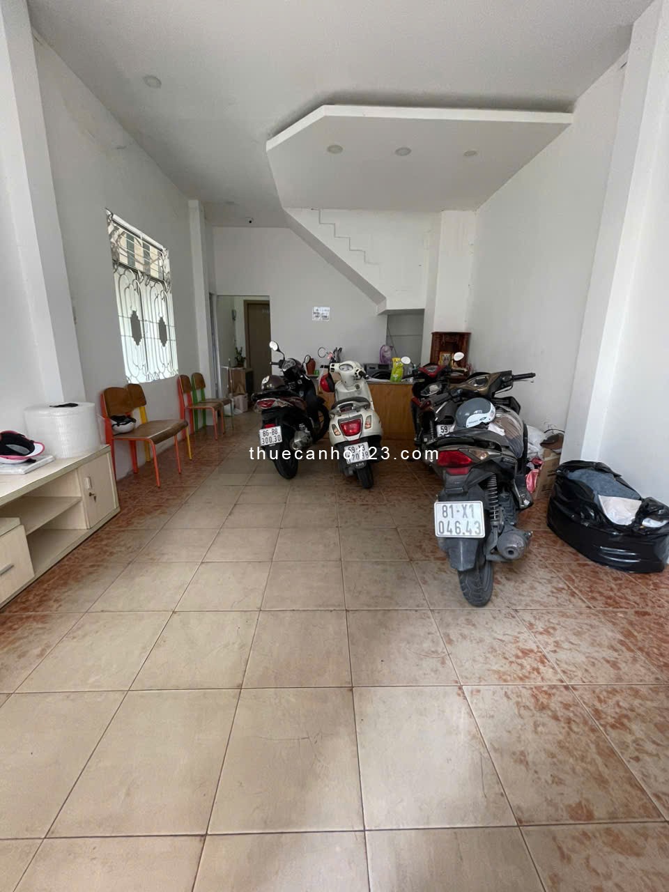 Cho thuê căn hộ cửa sổ lớn thoáng mát gần Nhà thờ Đức Bà, quận Phú Nhuận có thể ở luôn