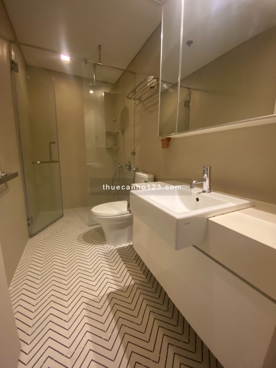 Satra Eximland - Phan Đăng Lưu - P1 - PN, 145m2, 3PN, 2WC, Nội thất, 22tr/th