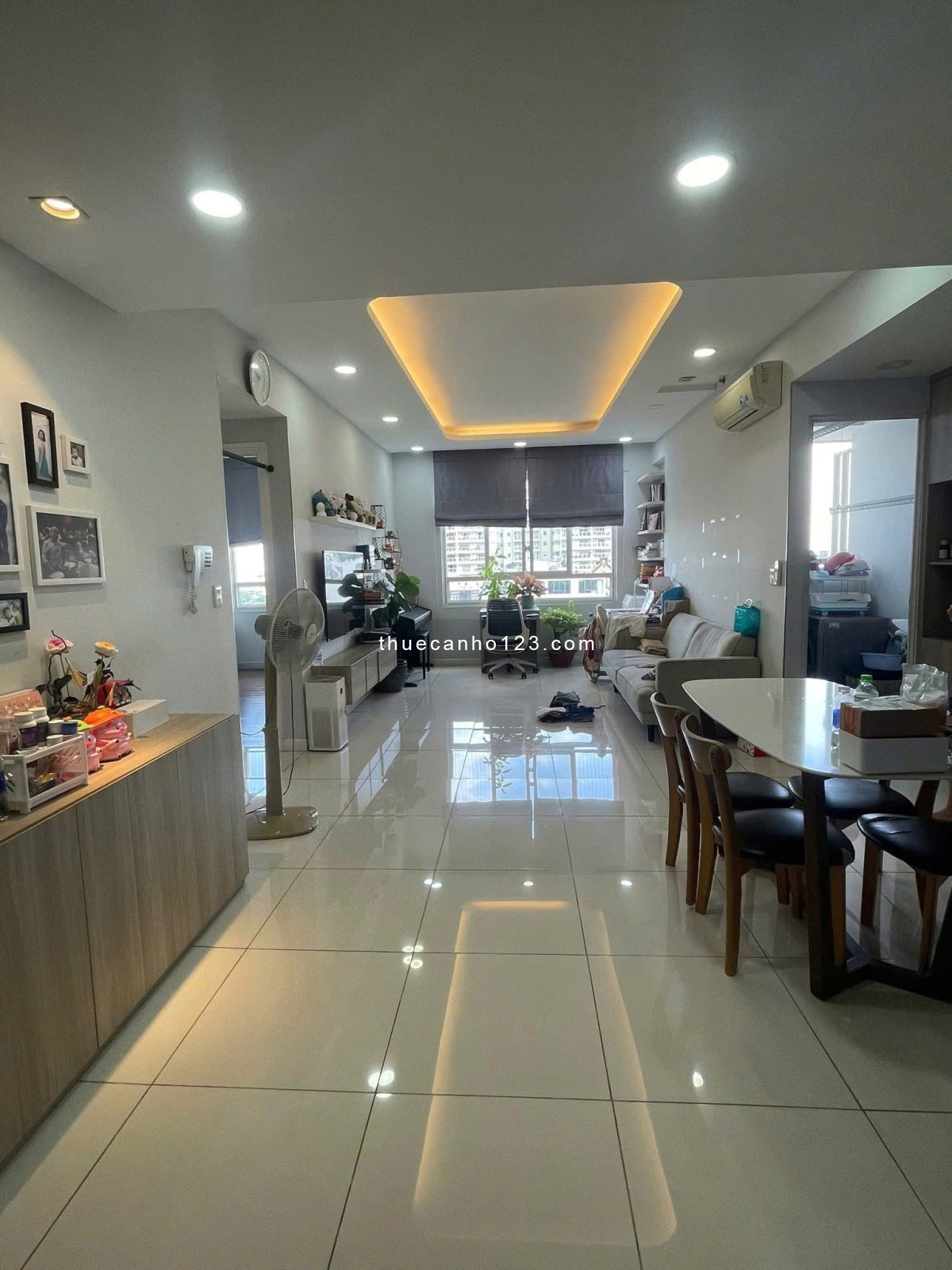 Central Plaza, P3, TB: 2p ngủ, 2wc, 12,5tr/th, Nội thất. Nhà mới sơn.