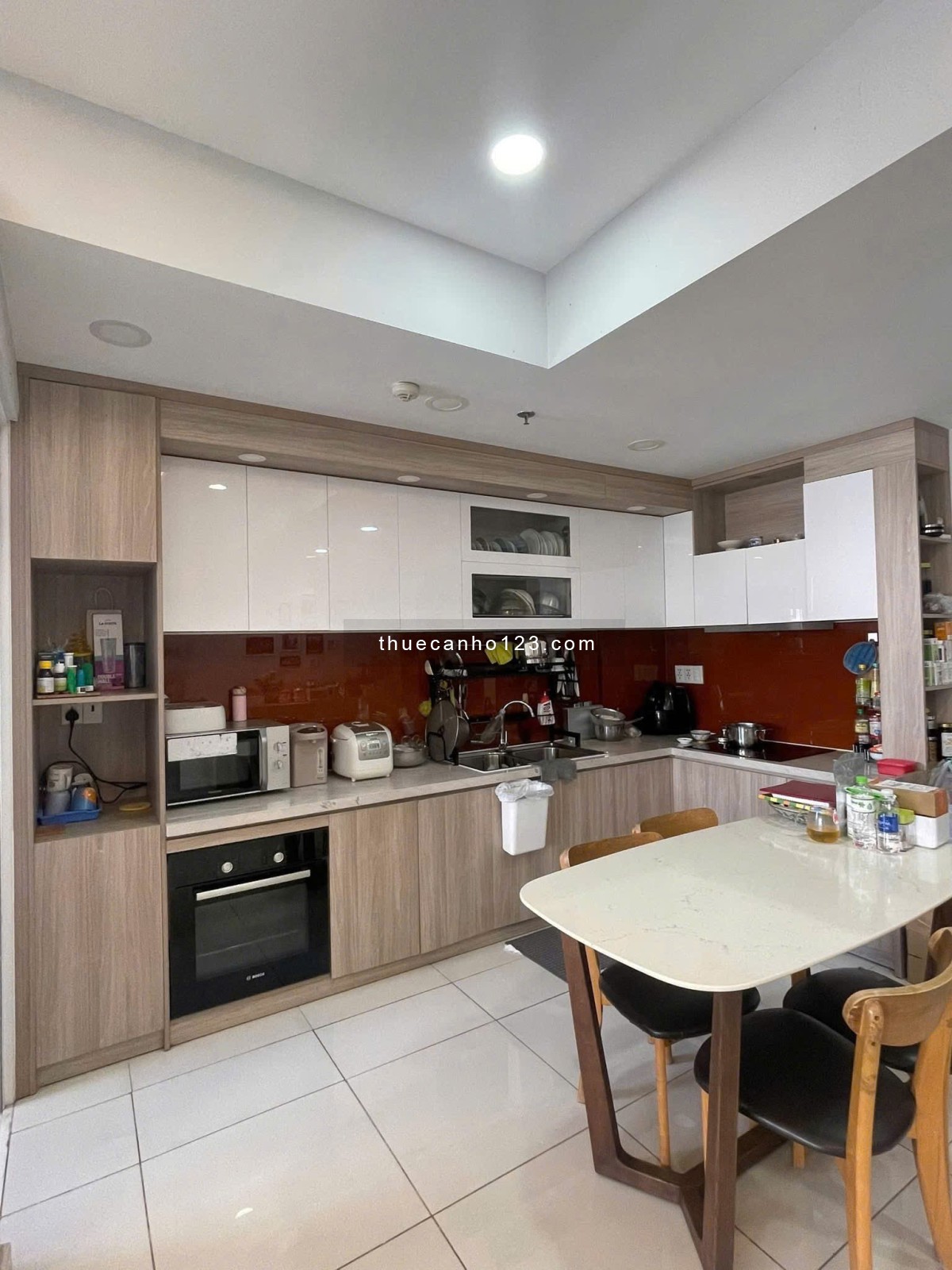 Chung cư Screc, Trường Sa, Quận 3: 2p ngủ, 2wc, Nhà đang sơn, 12tr/th, 80m2.