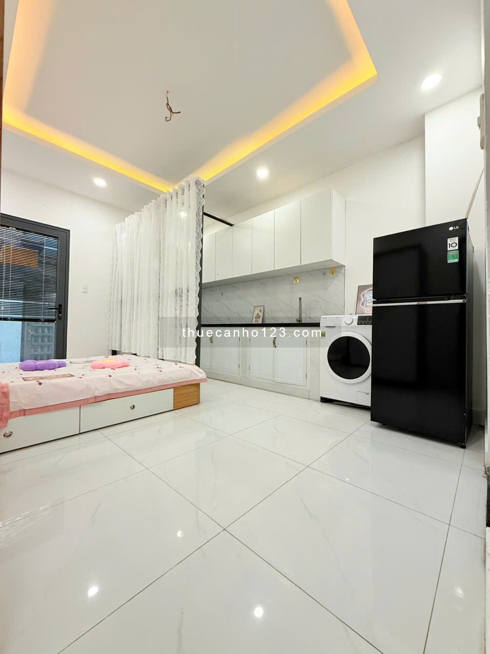 Cho thuê căn hộ tách bếp, máy giặt riêng, full nội thất, nhà mới 100%.Gần chợ Tân Định,Horizon Tower