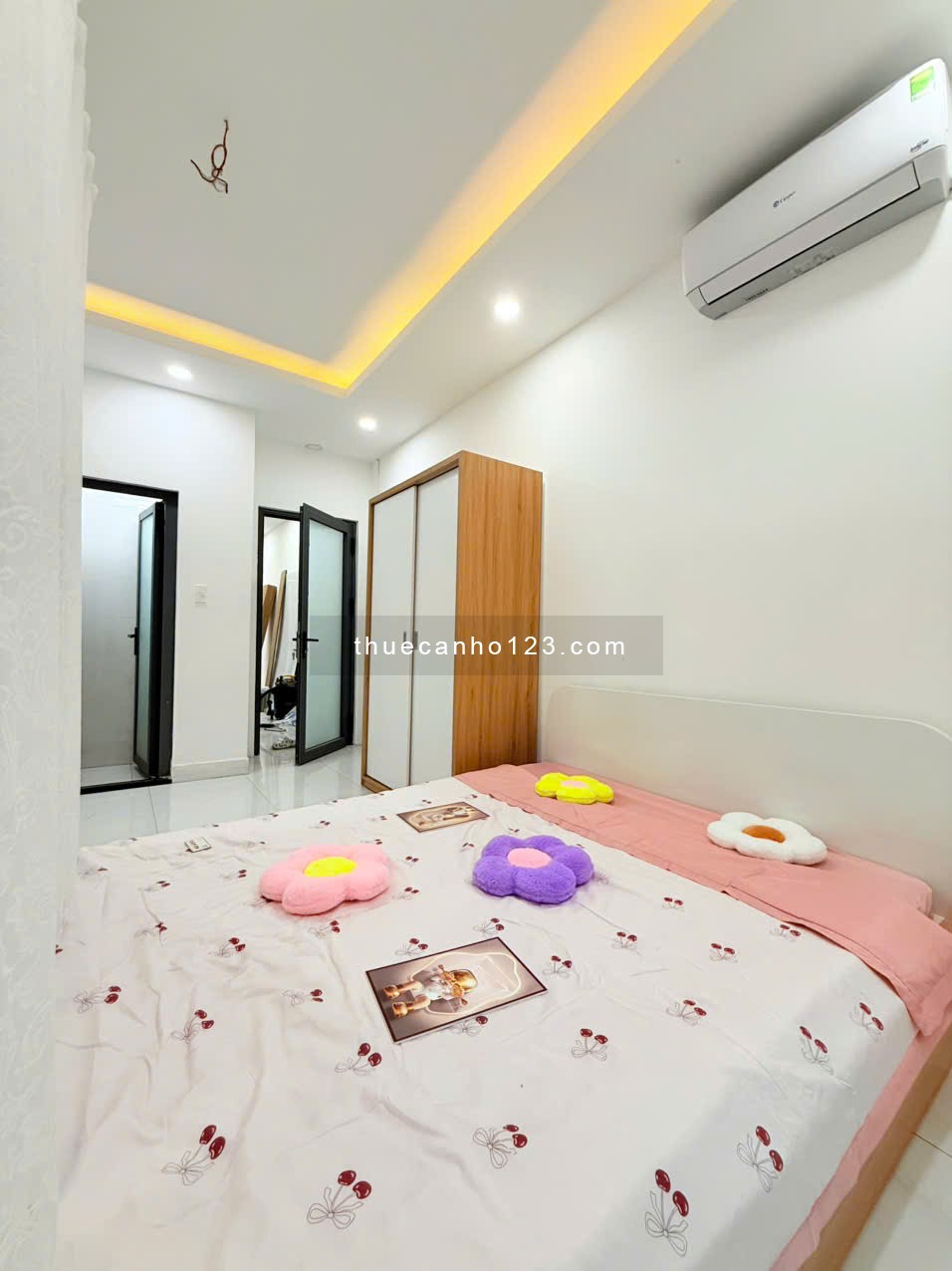 Cho thuê căn hộ tách bếp, máy giặt riêng, full nội thất, nhà mới 100%.Gần chợ Tân Định,Horizon Tower