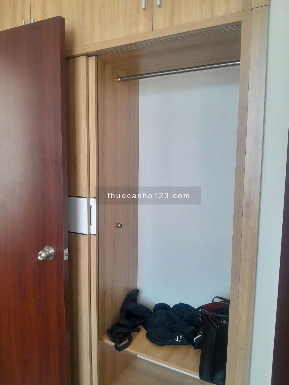 Chung cư SaiGon Tower, Thoại Ngọc Hầu, TP: 3p ngủ, 10tr/th, có nội thất