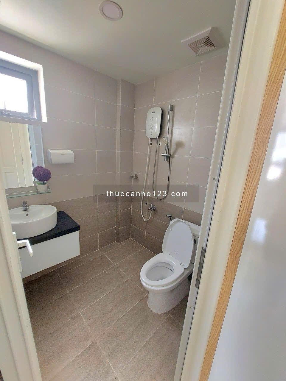 Dương Bá Trạc Q8 - Studio tách bếp cửa, sổ trời full, nội thất