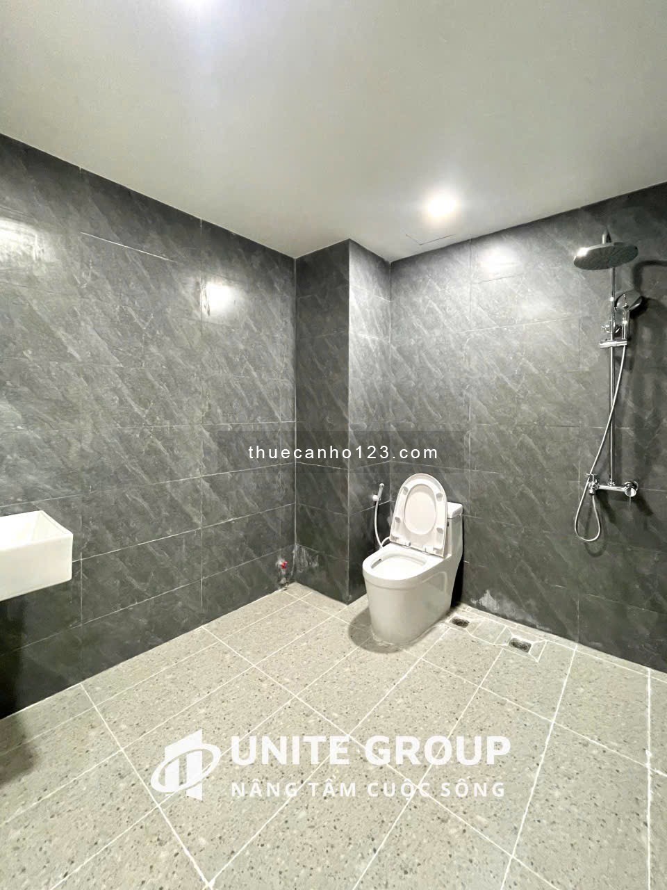 Căn hộ 1 phòng ngủ full nội thất có ban công 50m2 ngay giữa trung tâm Tân Bình