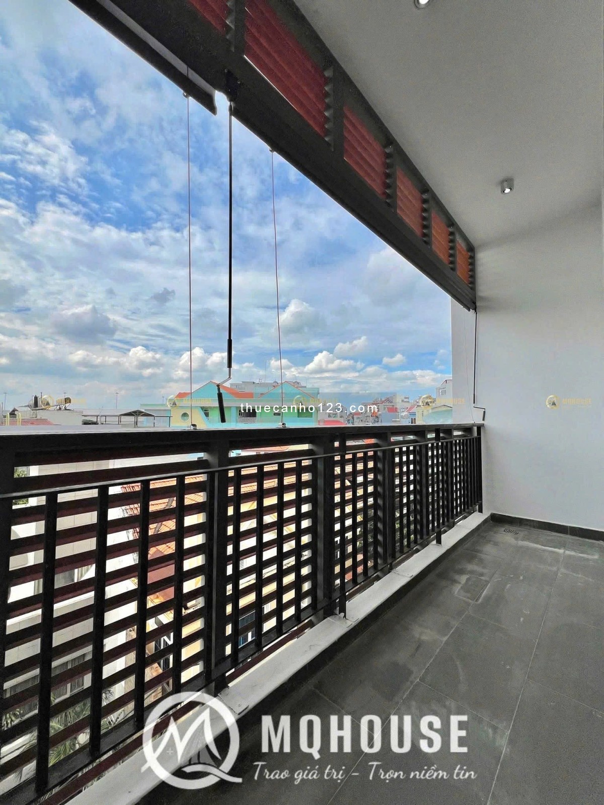 Căn hộ full nội thất tách bếp có ban công 45m2 ngay giữa trung tâm Tân Bình